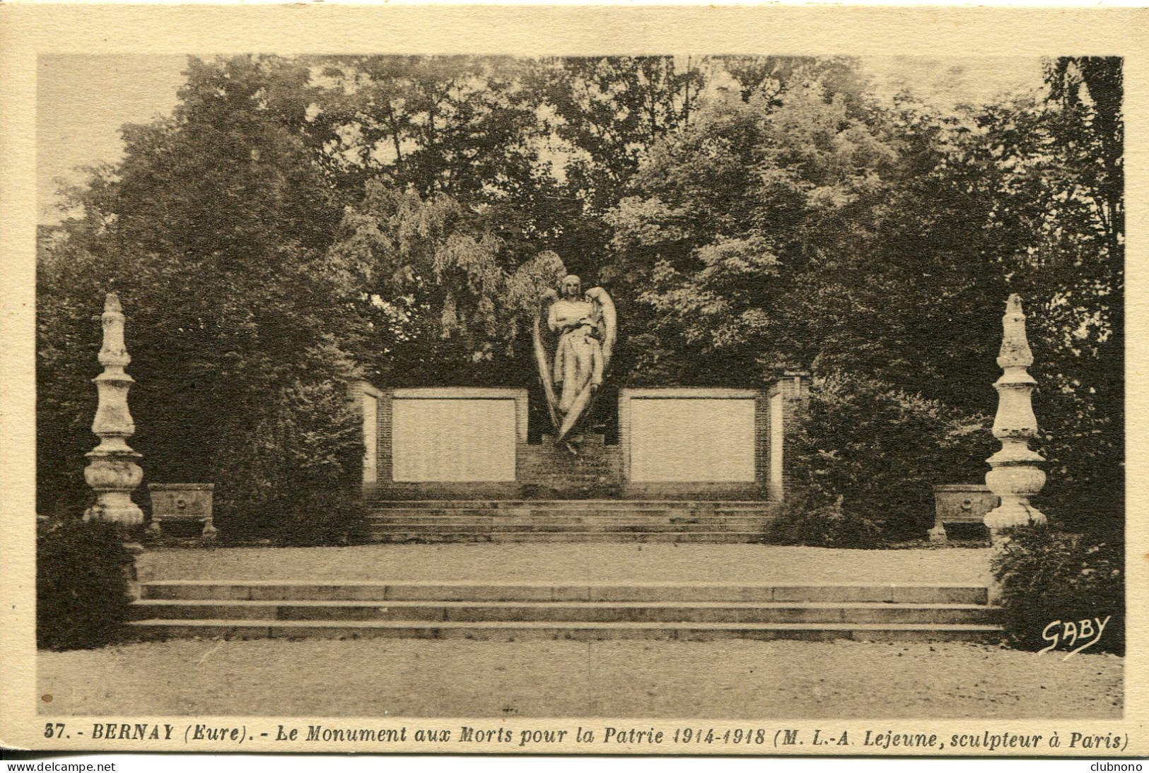 CPA -  BERNAY -  MONUMENT AUX MORTS POUR LA PATRIE - Bernay