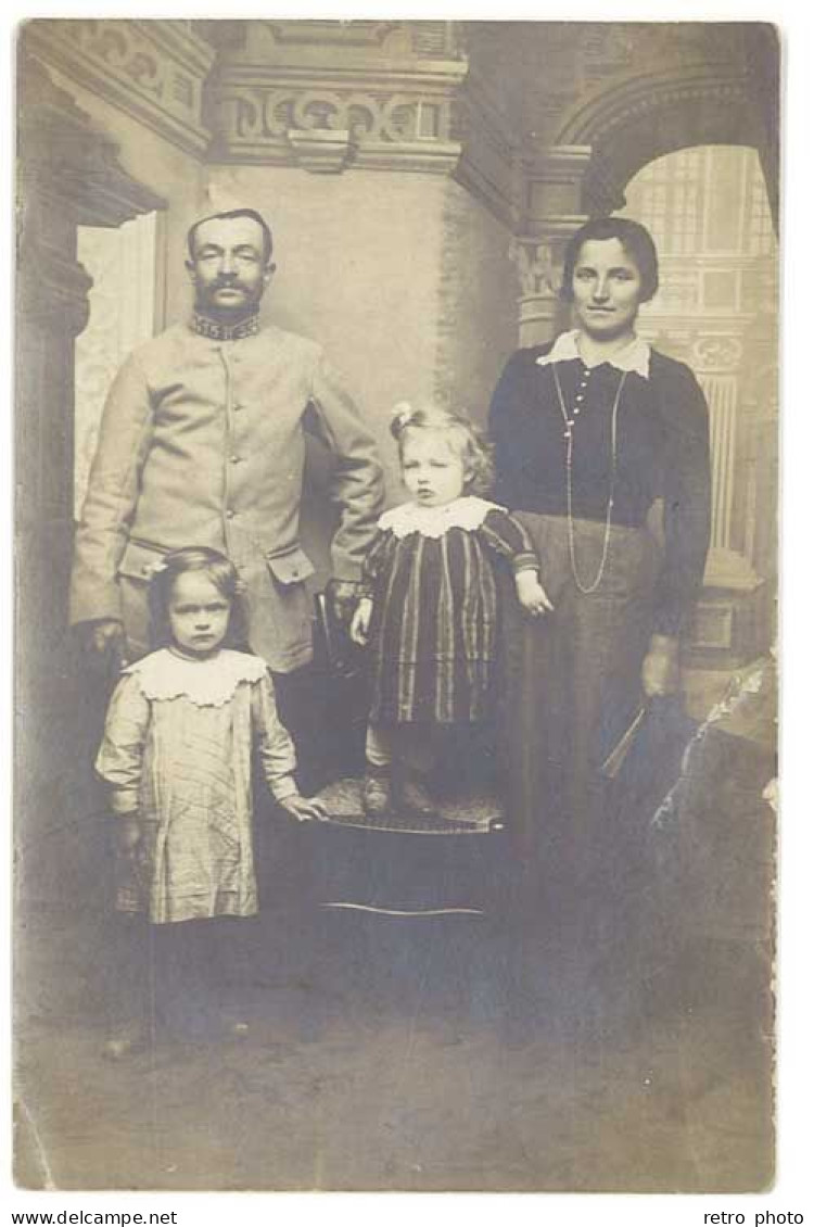 Cpa Carte-photo Soldat & Sa Famille ( Photo Pierron Tarascon ) (état) - Characters