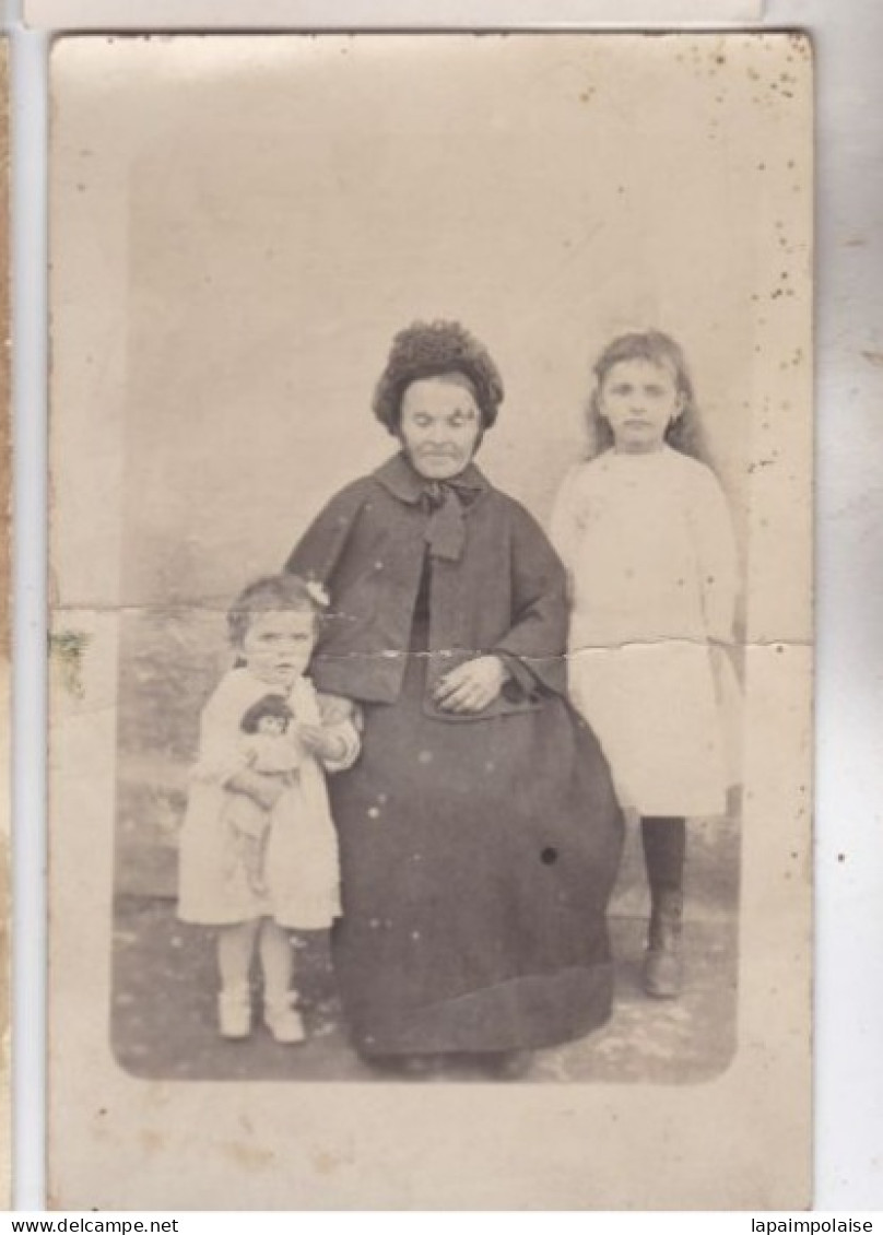 Carte Photo  Montfleur Barézia Mme Pauline Saillard Et Ses Petites Filles   Réf 29982 - Personnes Identifiées