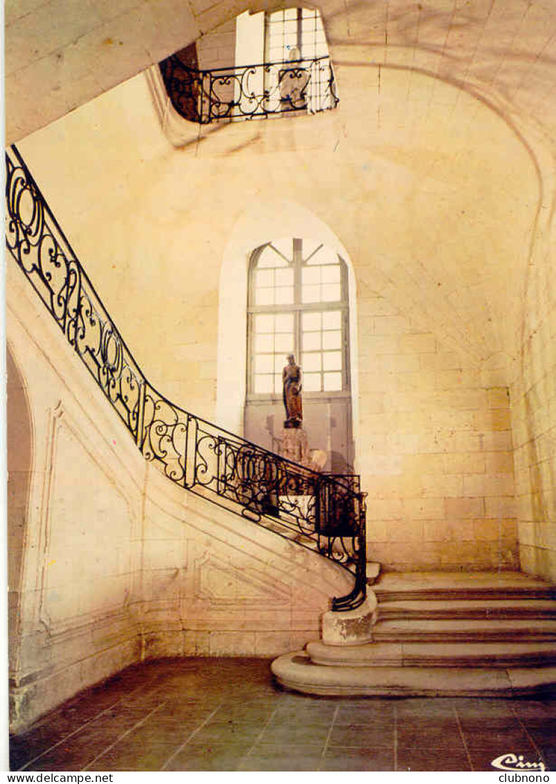 BOURGUEIL - ESCALIER INTERIEUR DE L'ABBAYE BENEDICTINE (RARE CLICHE) - Other & Unclassified