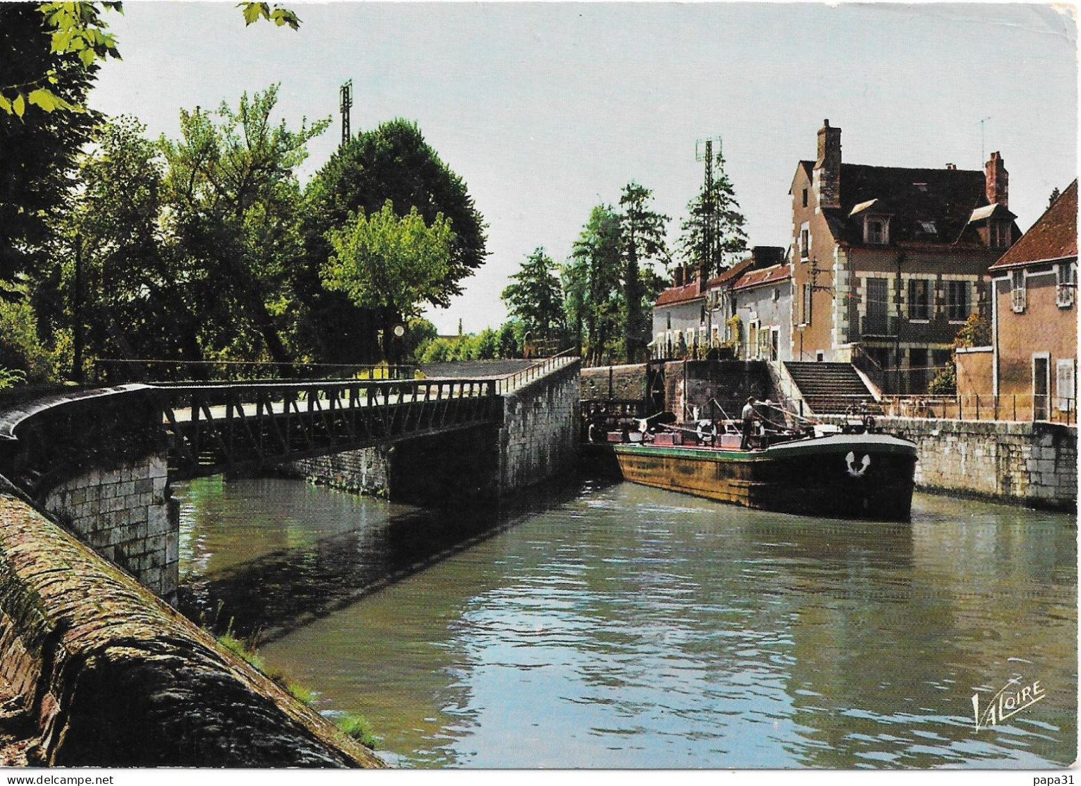 MONTARGIS - Péniche Franchissant Une écluse Au Canal De Briare - Montargis