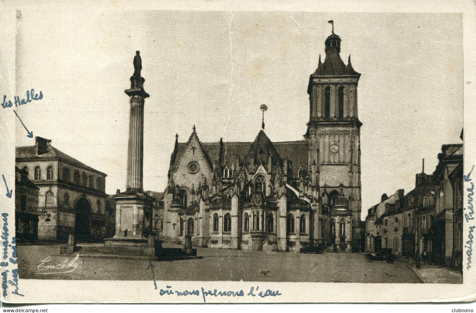 CPA - BEAUFORT-EN-VALLEE - CHEVET DE L'EGLISE, LES HALLES - Autres & Non Classés