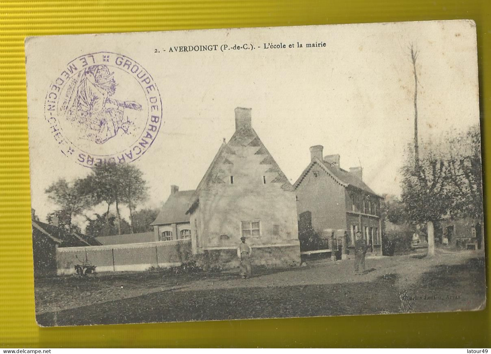 Averdoingt  L Ecole Et La Mairie, 1915 Cachet Militaire  Le  Medecin Groupe De  Brancardiers 1915 - Autres & Non Classés