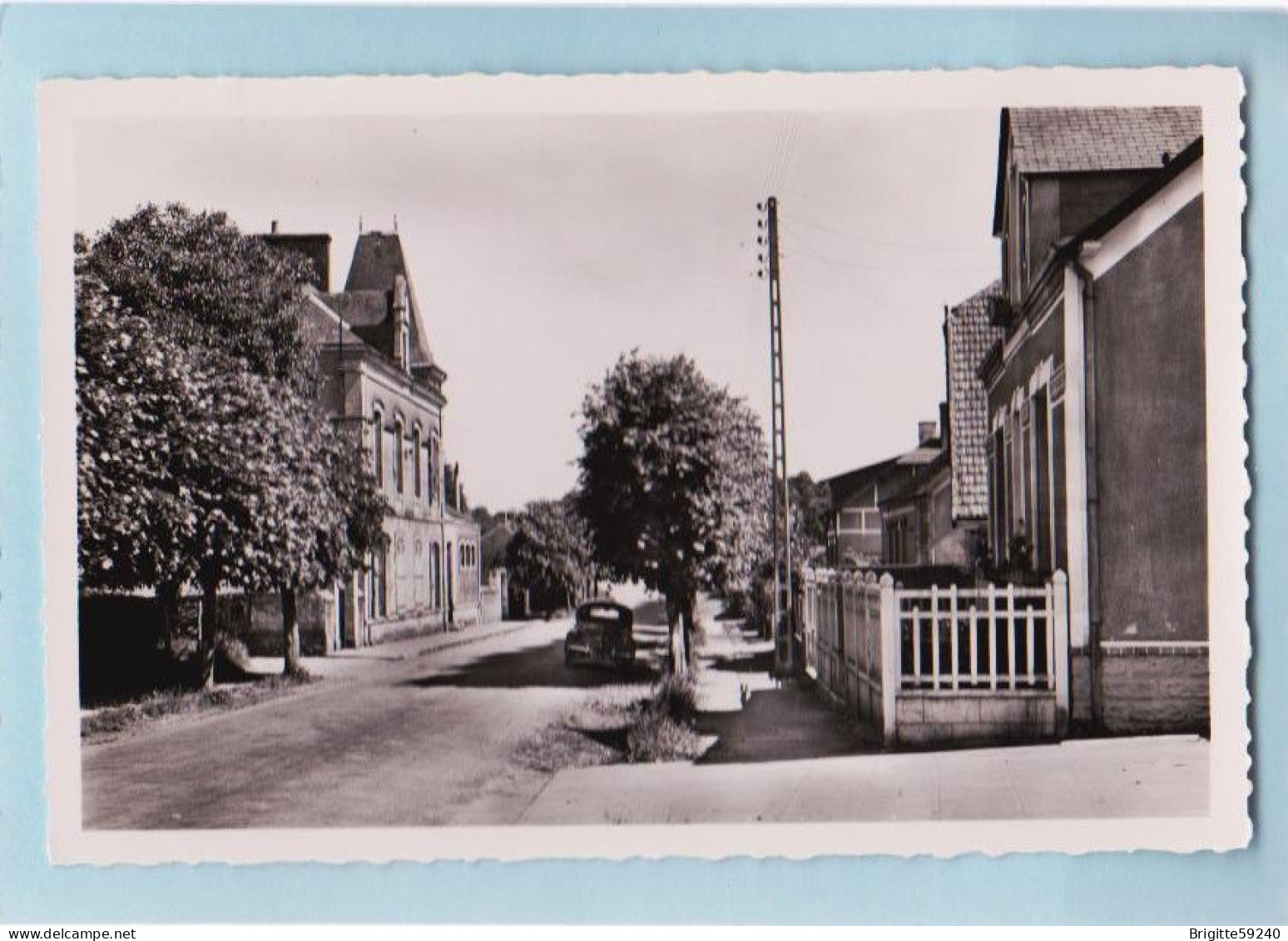 CPSM - 72 TUFFE - LA MAIRIE ET LA ROUTE DE VOUVRAY - Tuffe