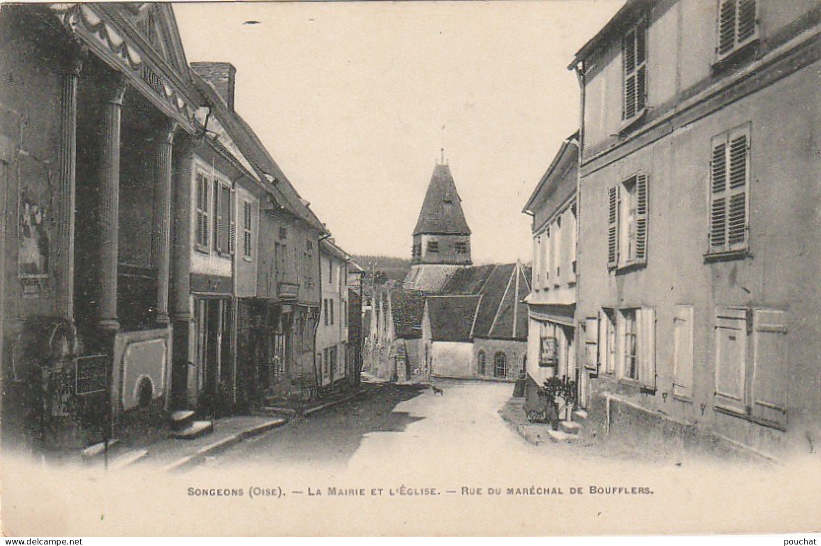  TE 2-(60) SONGEONS - LA MAIRIE ET L' EGLISE - RUE DU MARECHAL DE BOUFFLERS  - 2 SCANS - Songeons