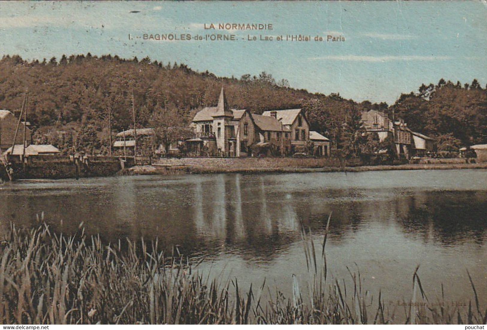 TE 3-(61) BAGNOLES DE L' ORNE - LE LAC ET L' HOTEL DE PARIS - CARTE COLORISEE - 2 SCANS - Bagnoles De L'Orne