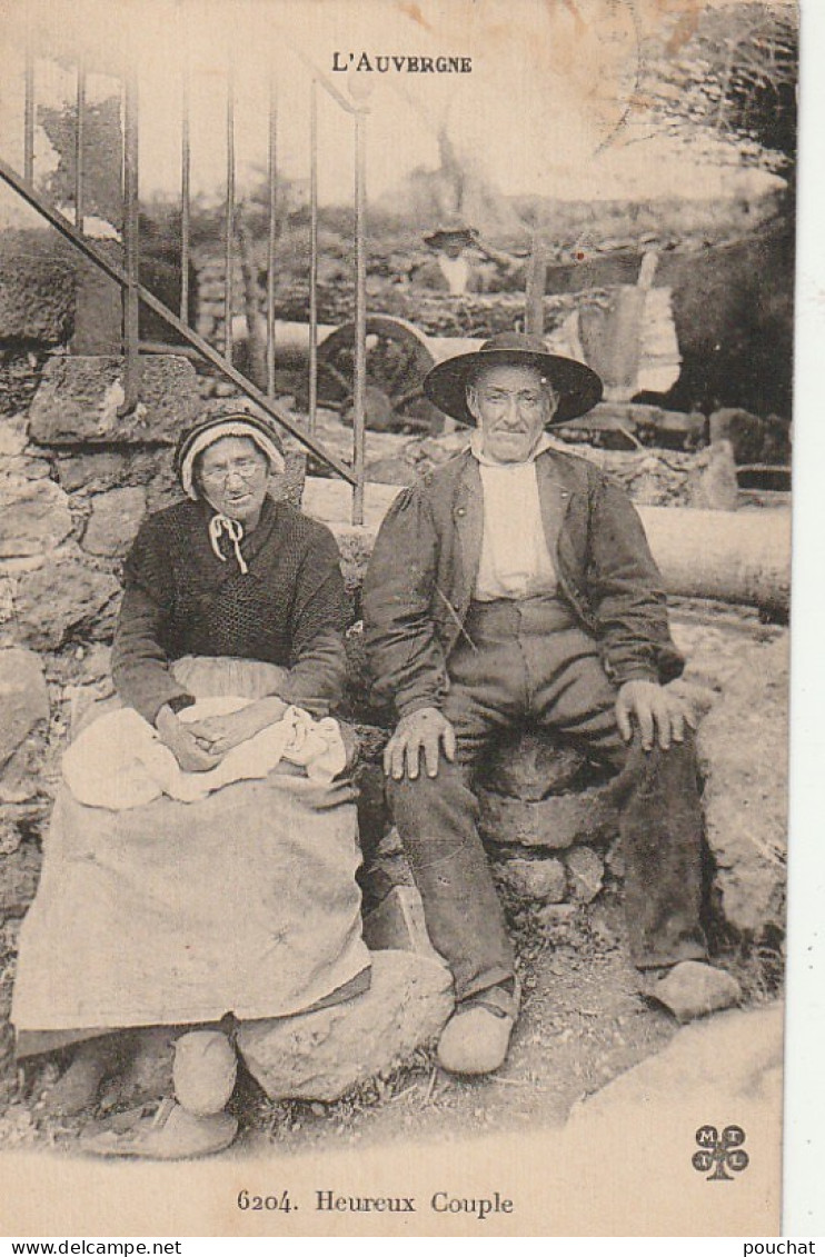 TE 10- L' AUVERGNE - HEUREUX COUPLE  - 2 SCANS - Personnages