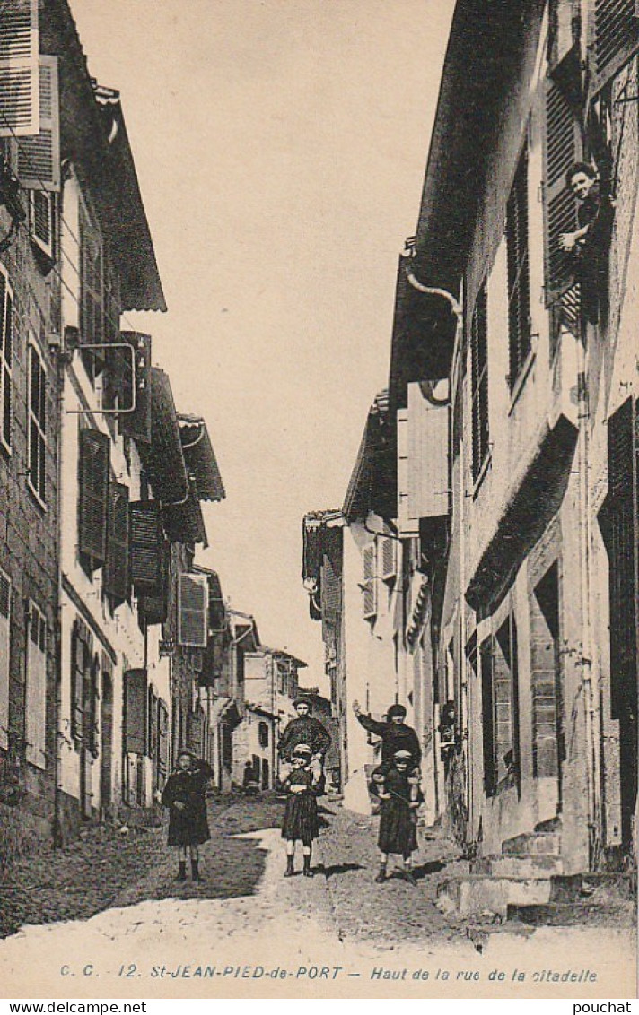 TE 11-(64) SAINT JEAN PIED DE PORT - HAUT DE LA RUE DE LA CITADELLE - JEUX D' ENFANTS - 2 SCANS - Saint Jean Pied De Port