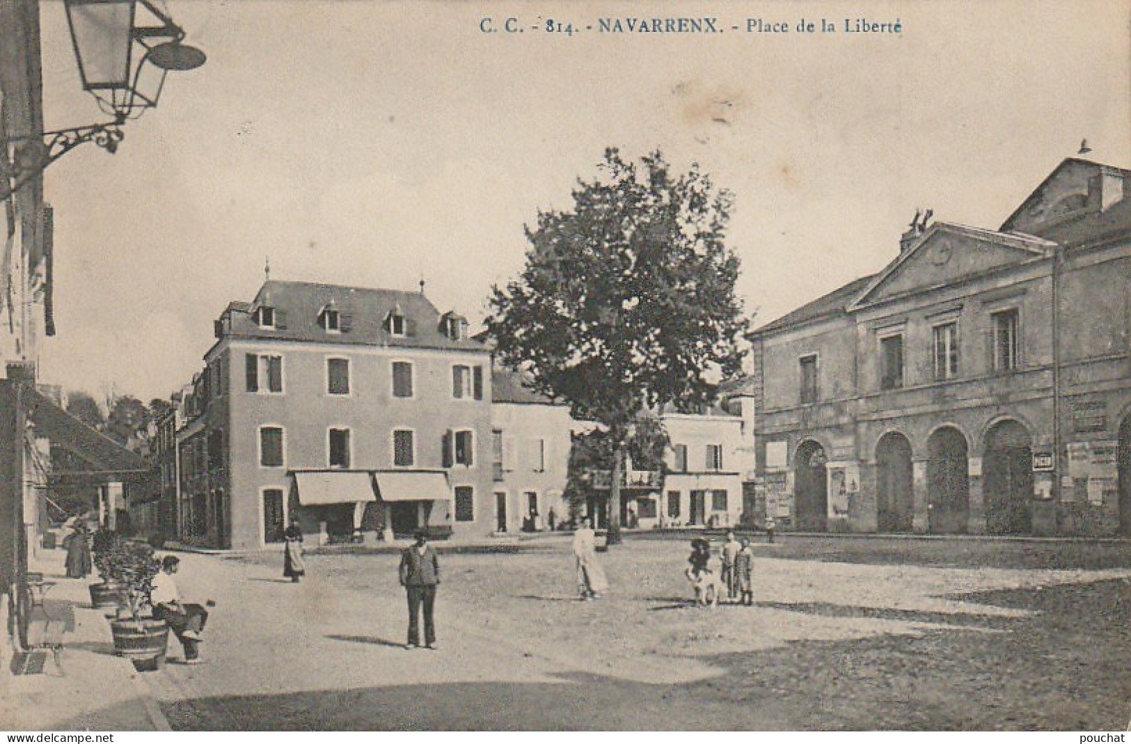 TE 13-(64) NAVARRENX - PLACE DE LA LIBERTE - ANIMATION  - 2 SCANS - Other & Unclassified