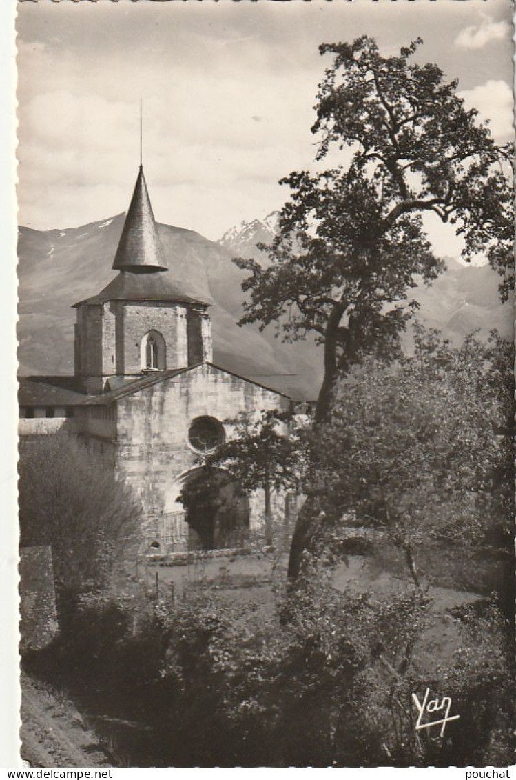 TE 15-(65) SAINT SAVIN - L' EGLISE ET LES MONTAGNES - 2 SCANS - Altri & Non Classificati