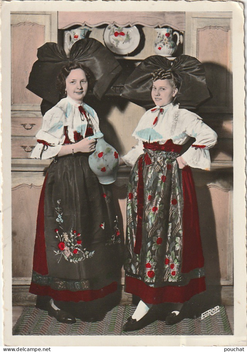 TE 19- COSTUMES ALSACIENS -FEMMES AVEC COIFFE ( NOEUD ) NOIRE - FAIENCE - EDIT . DE L' EUROPE PIERRON , SARREGUEMINES  - Vestuarios