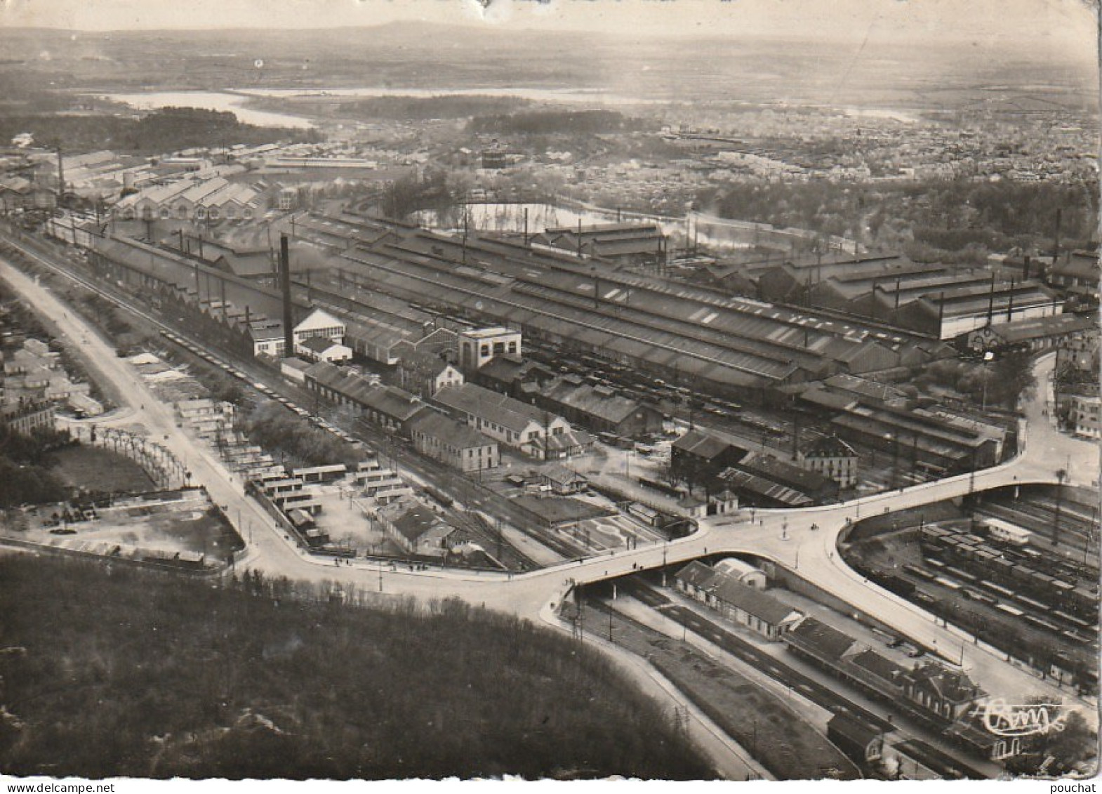 TE 23-(71) LE CREUSOT - VUE AERIENNE DES USINES - 2 SCANS - Le Creusot