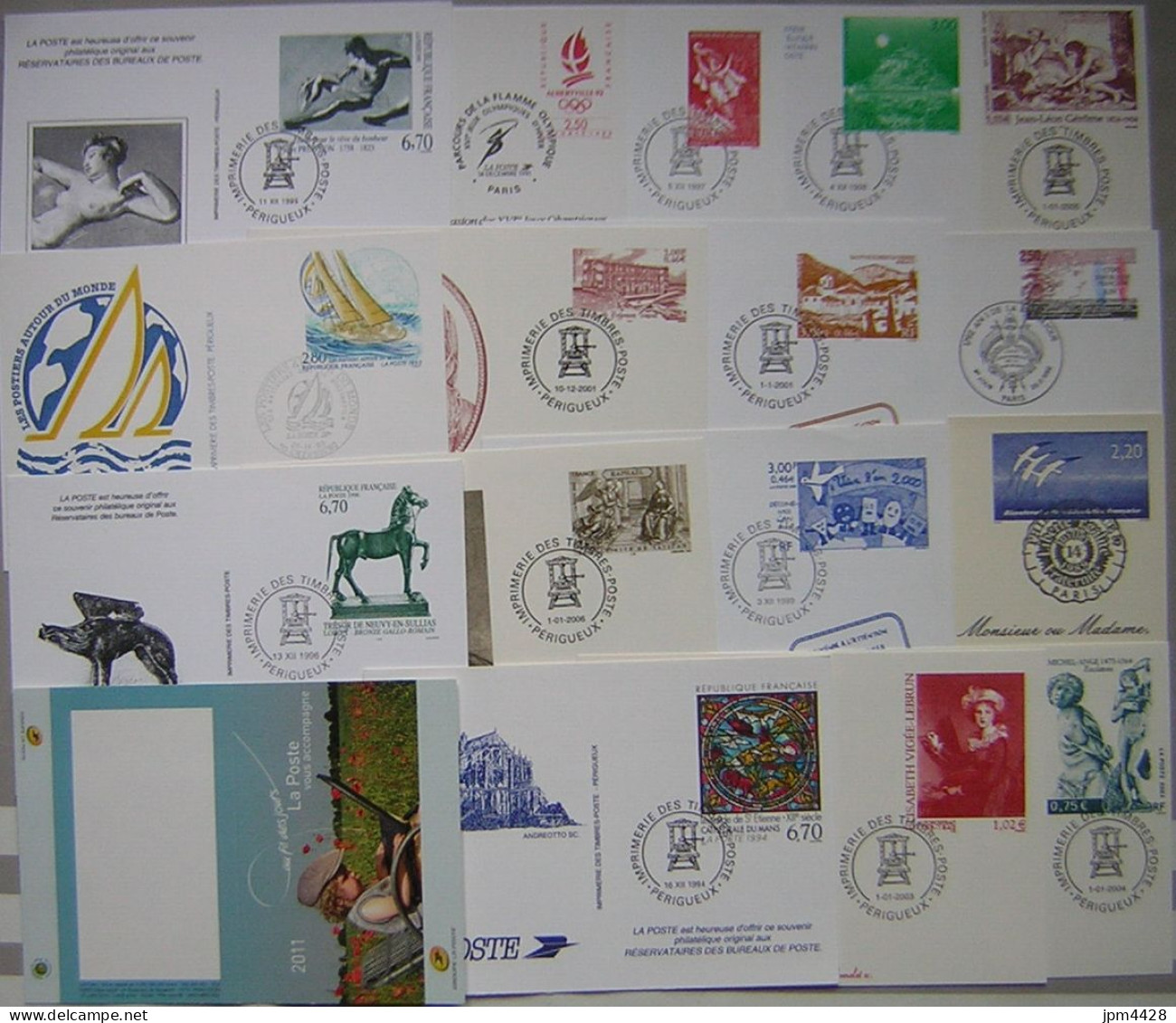 Document La Poste lot de 93 documents dont calendriers semestriels, programme des émissions de timbres - Cartes diverses