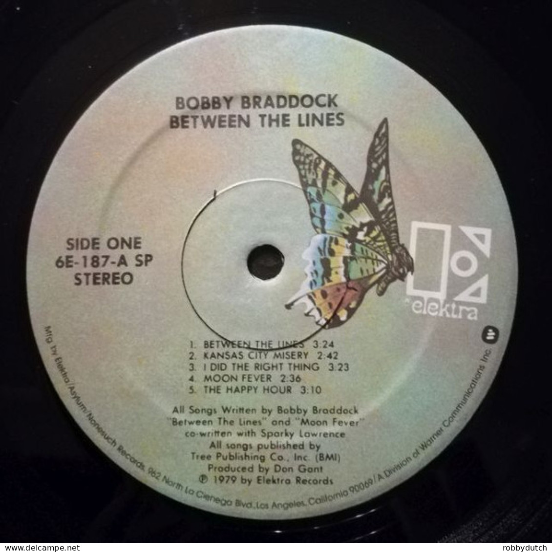 * LP * BOBBY BRADDOCK - BETWEEN THE LINES (USA 1979 EX-) - Country Et Folk