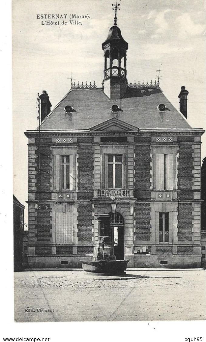51 - ESTERNAY - L'Hôtel De Ville   (la Fontaine) - Esternay