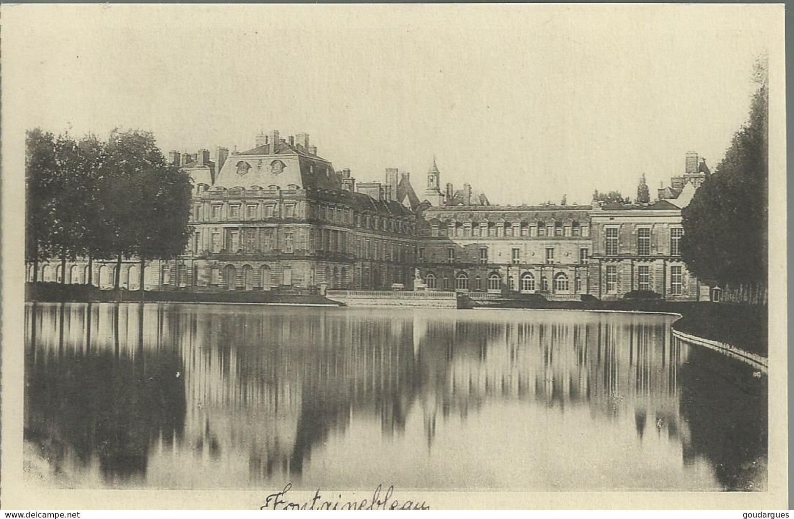 Château De Fontainebleau - Ensemble Sur La Pièce D'eau  - (P) - Fontainebleau