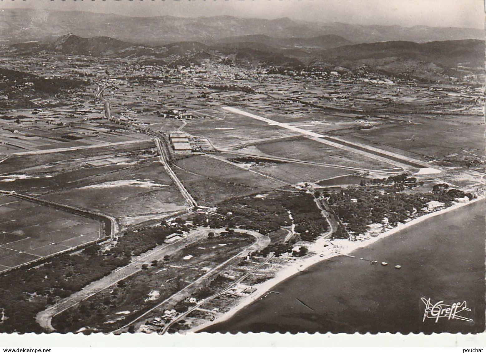 VE 2-(83) HYERES LES PALMIERS - VUE AERIENNE : LE TERRAIN D' AVIATION ET LA VILLE - 2 SCANS - Hyeres