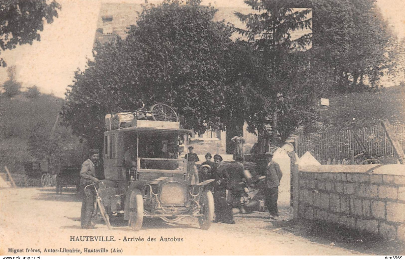 HAUTEVILLE (Ain) - Arrivée Des Autobus - Voyagé 1914 (2 Scans) - Hauteville-Lompnes