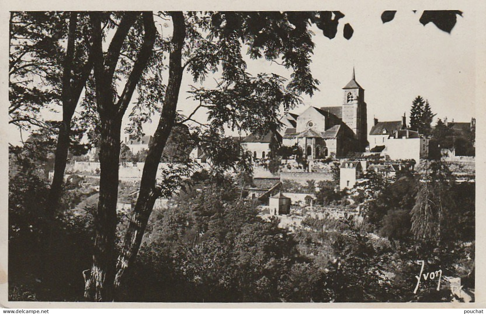 VE 15-(89) AVALLON - L' EGLISE SAINT LAZARE  VUE DU BOIS DES CHAUMES - 2 SCANS - Avallon