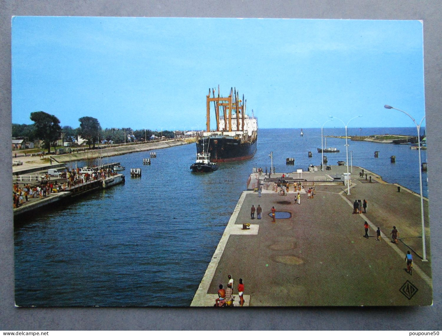 CP 14 Calvados OUISTREHAM RIVA BELLA - Le Cargo " MANILA  " Rentrant Au Port  Remorqué Avec L'abeille 1970 - Ouistreham