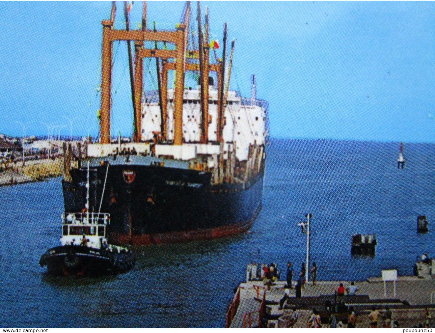 CP 14 Calvados OUISTREHAM RIVA BELLA - Le Cargo " MANILA  " Rentrant Au Port  Remorqué Avec L'abeille 1970 - Ouistreham