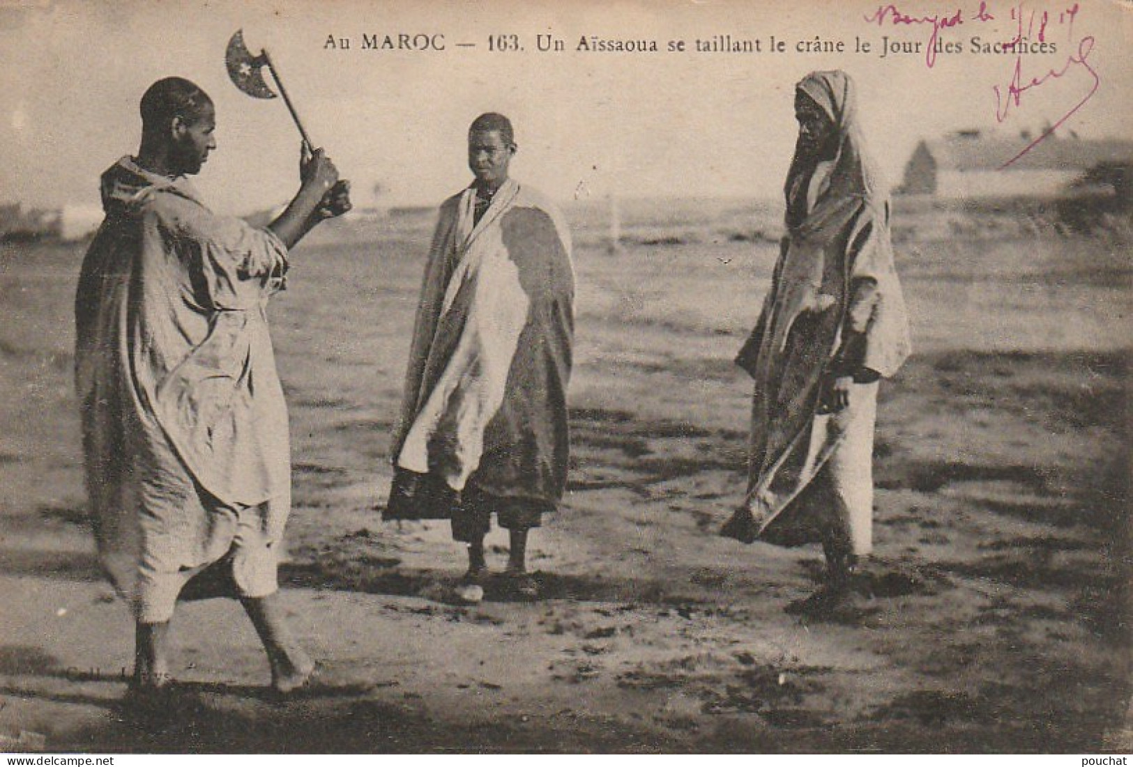 VE 21-(MAROC) UN AISSAOUA SE TAILLANT LE CRANE LE JOUR DES SACRIFICES - 2 SCANS - Autres & Non Classés