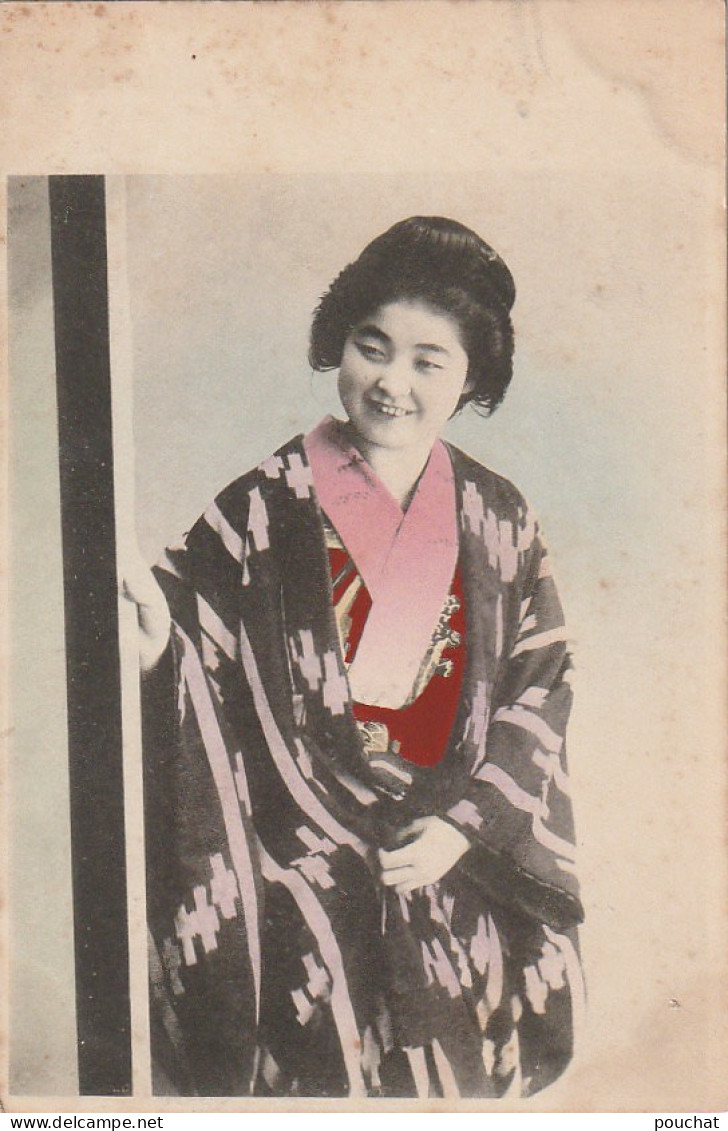 VE 22- (JAPON) JAPANESE -JEUNE FEMME JAPONAISE EN TENUE TRADITIONNELLE ( KIMONO ) - CARTE COLORISEE - 2 SCANS - Autres & Non Classés