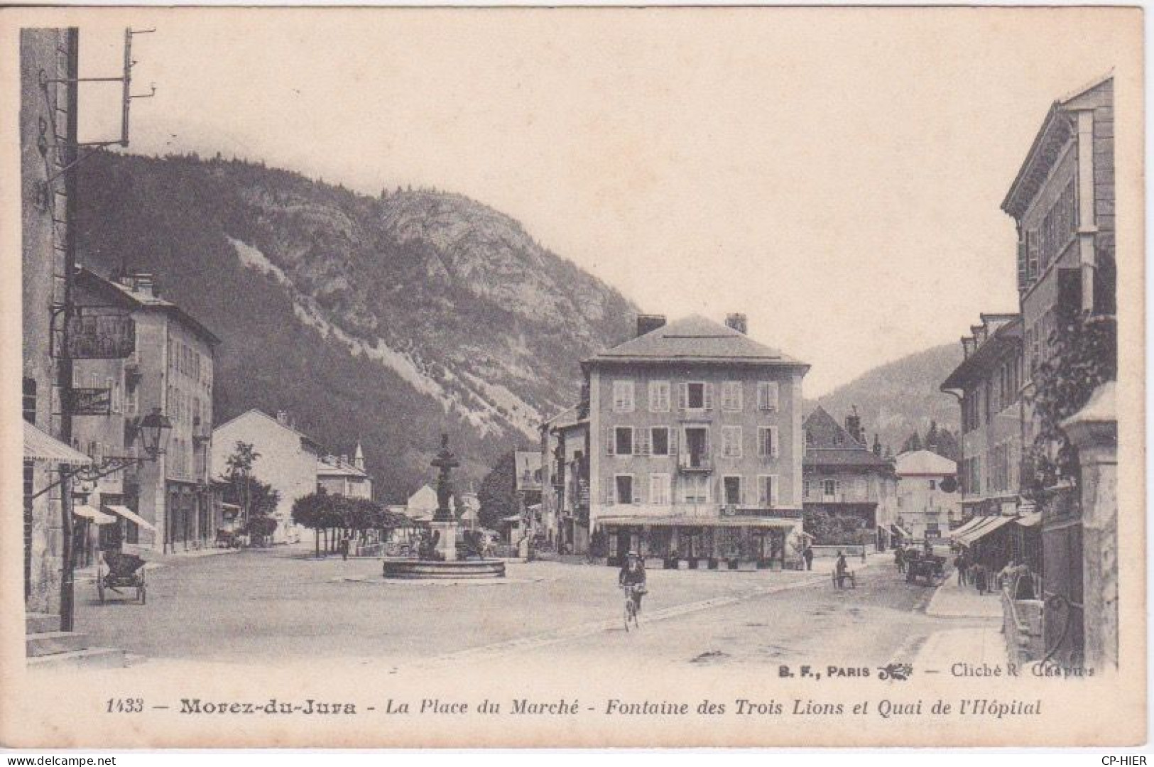 39 - MOREZ DU JURA - LA PLACE DU MARCHE - FONTAINE DES TROIS LIONS ET QUAI DE L'HOPITAL - Morez