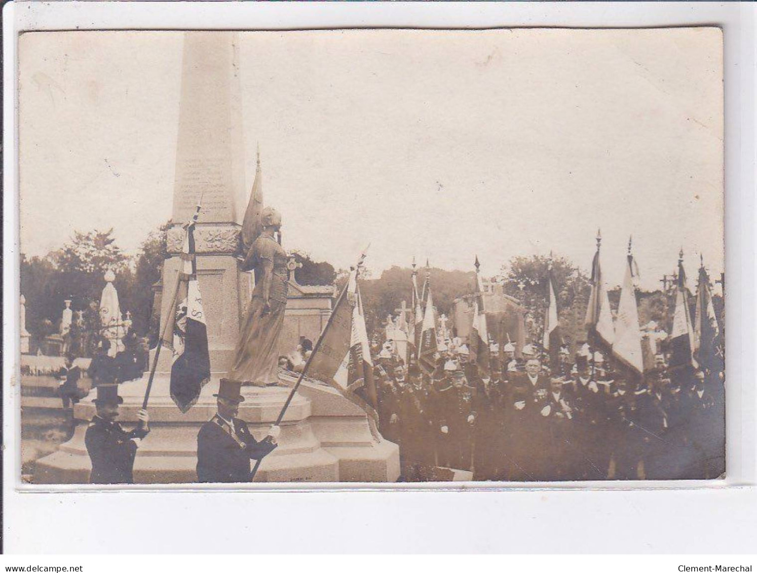 LONGWY: Monument Aux Morts - état - Longwy