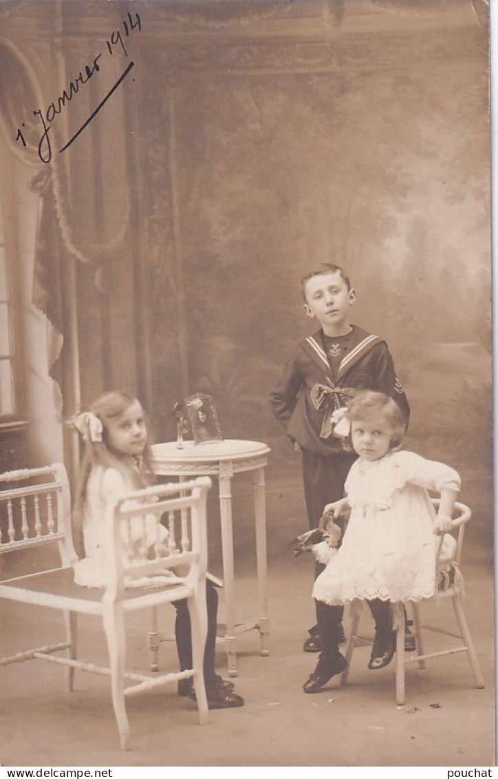 UR Nw40- CARTE PHOTO ENFANTS ATTABLES - PHOT. SALVANE , MONTAUBAN ( 82 ) - CORRESPONDANCE 1er JANVIER 1914 - Scene & Paesaggi