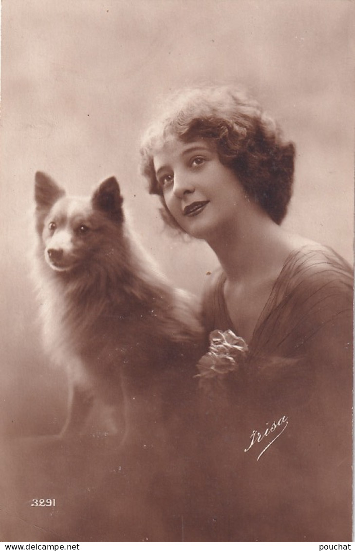 UR Nw41- PORTRAIT DE FEMME AVEC CHIEN SPITZ - CARTE PHOTO IRISA - Chiens