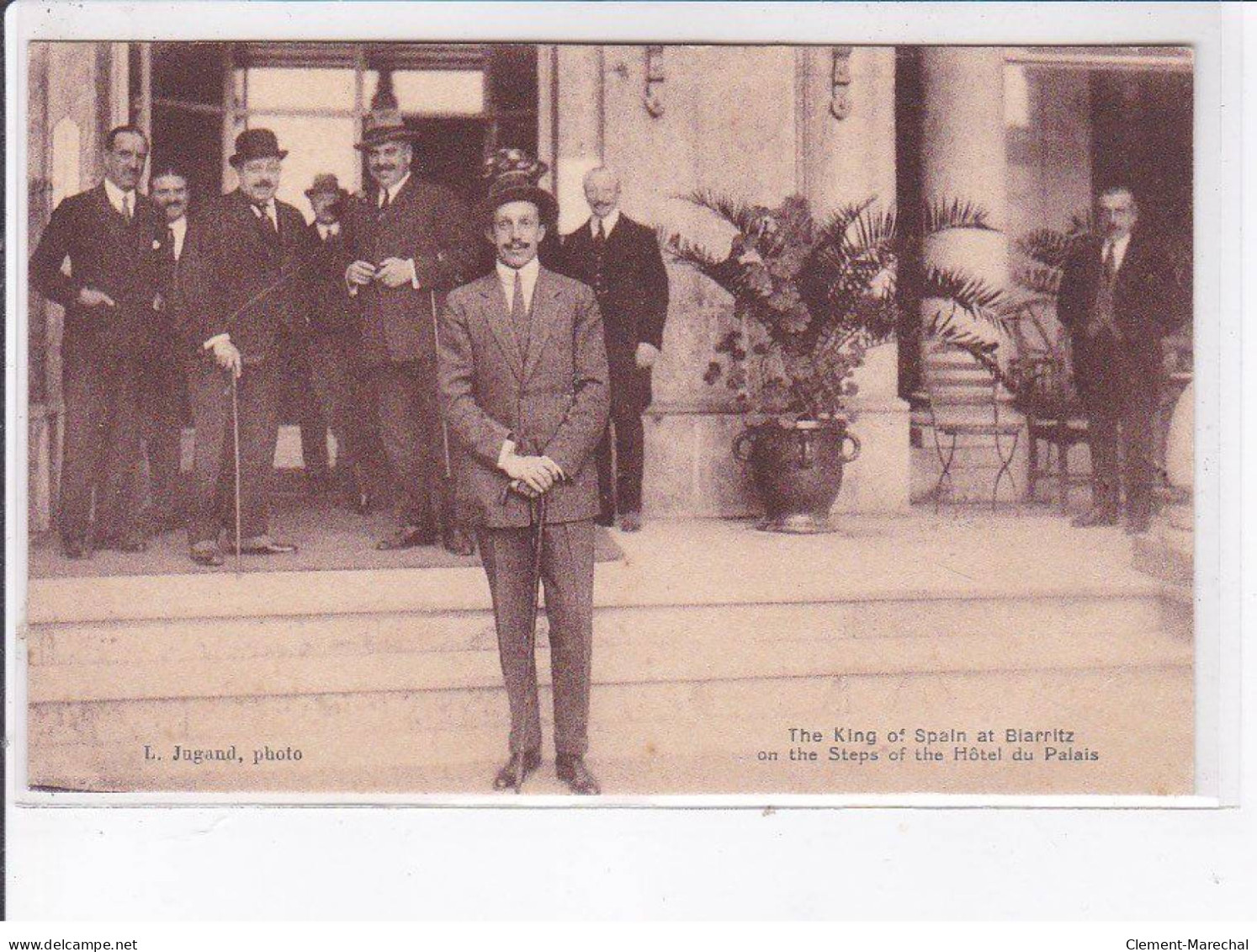 BIARRITZ: The King Of Spain Alphonse XIII On The Steps Of The Hôtel Du Palais - Très Bon état - Biarritz