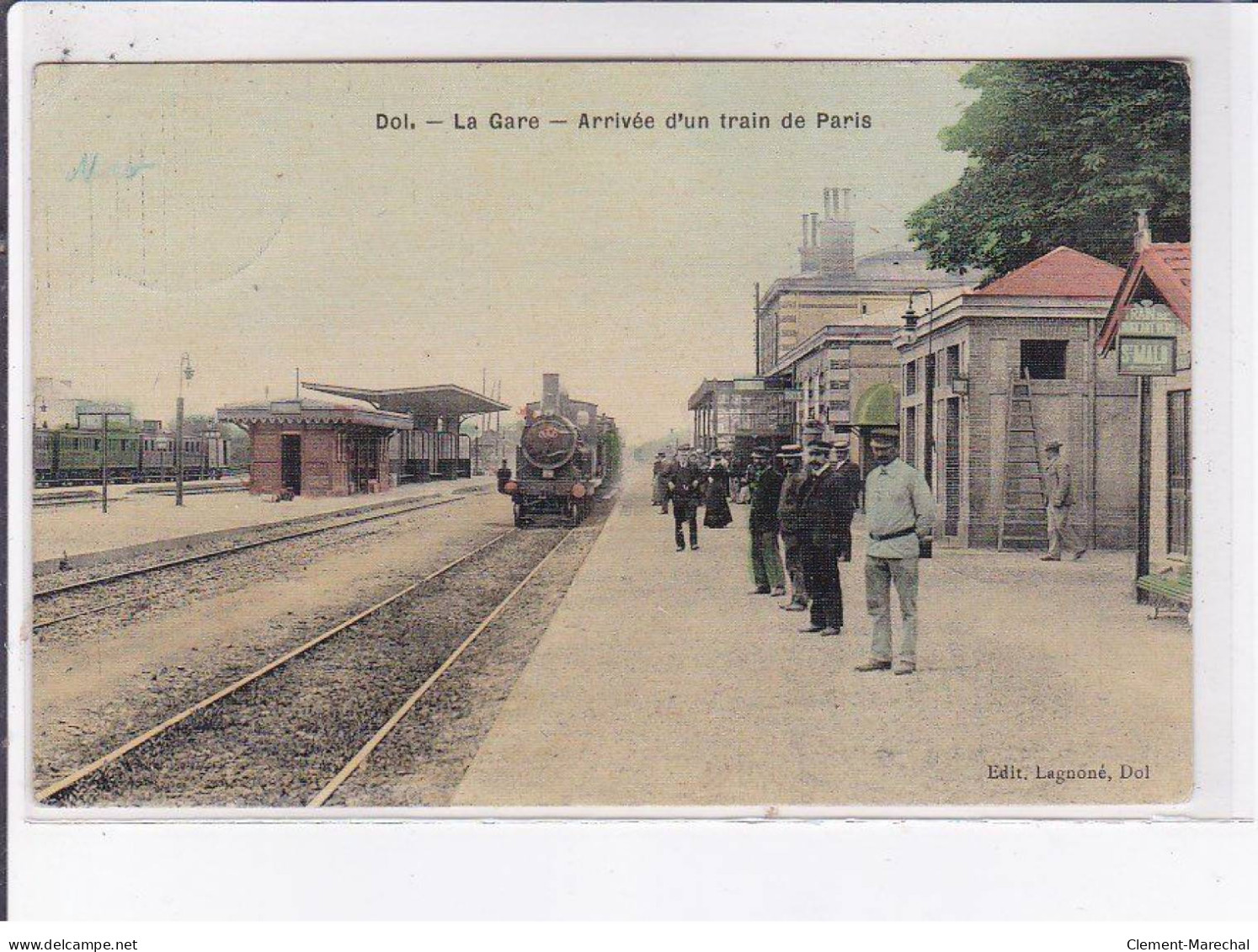 DOL: La Gare, Arrivée D'un Train De Paris - Très Bon état - Dol De Bretagne