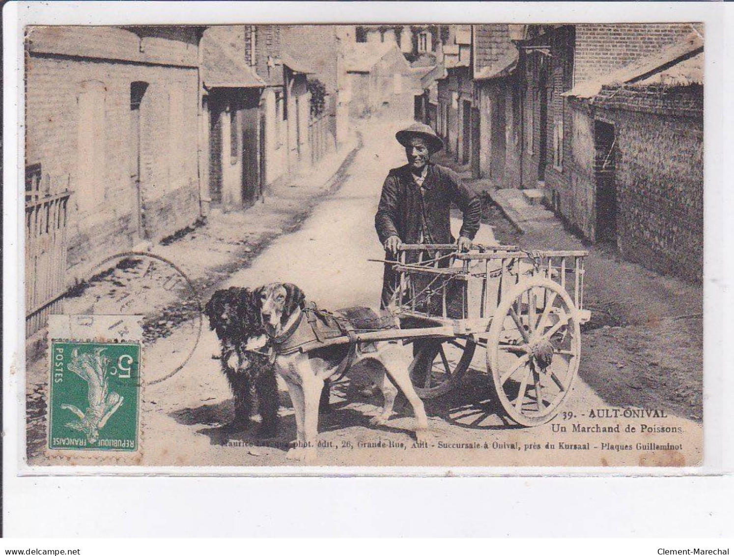 AULT-ONIVAL: Un Marchand De Poissons, Voiture à Chien - état - Ault