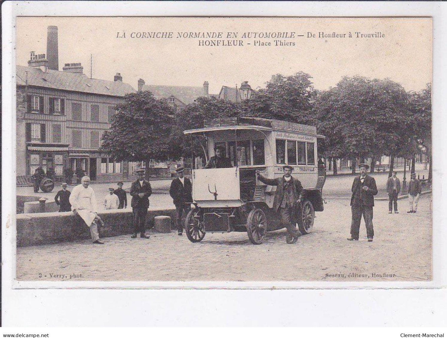 HONFLEUR: Place Thiers, Autobus(?) - Très Bon état - Honfleur