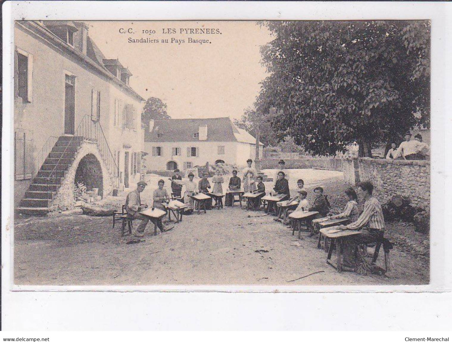 PYRENEES-ATLANTIQUE: Sandaliers Au Pays Basque - Très Bon état - Other & Unclassified