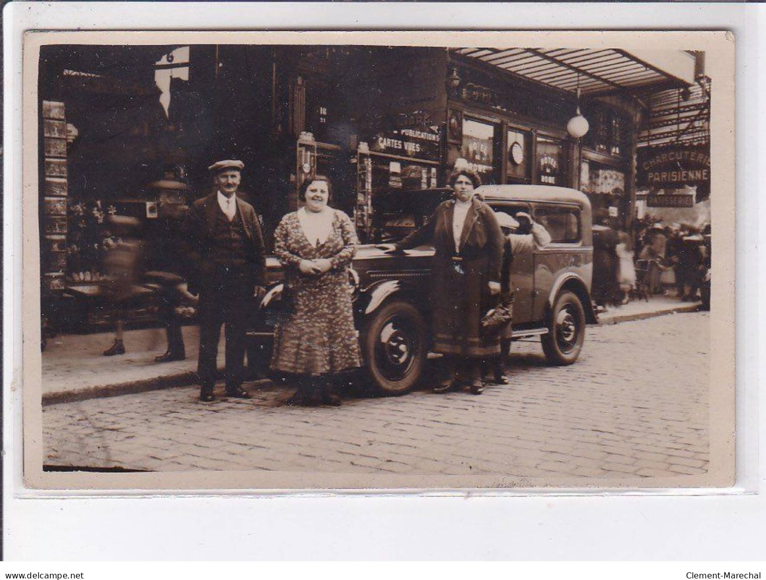 BELGIQUE : NAMUR : Carte Photo D'une Automobile Devant La Librairie Georges Hero Et L'hotel De Rome (Beaufays Francart) - Namur