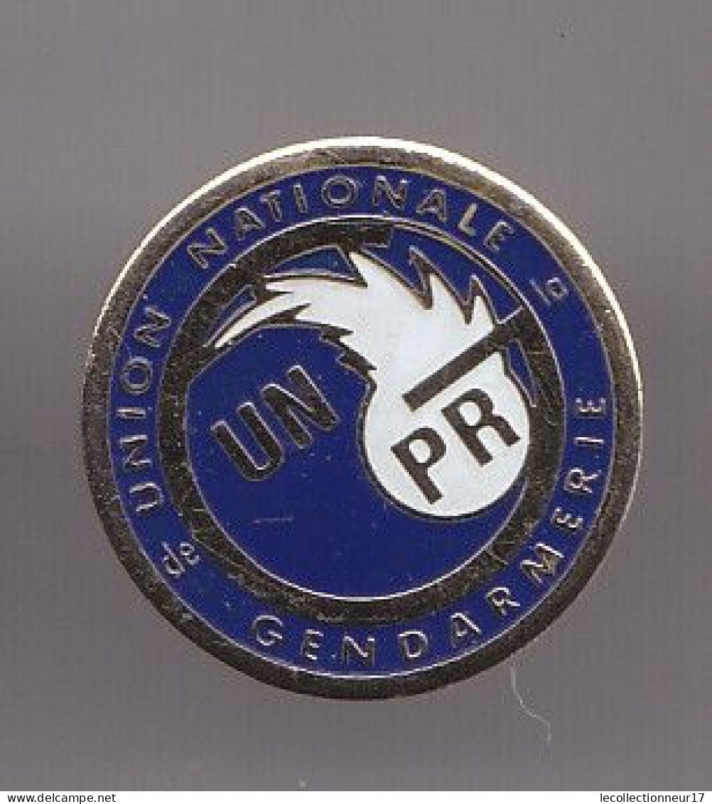 Pin's UN PR Union Nationale De Gendarmerie Réf 6621 - Militair & Leger