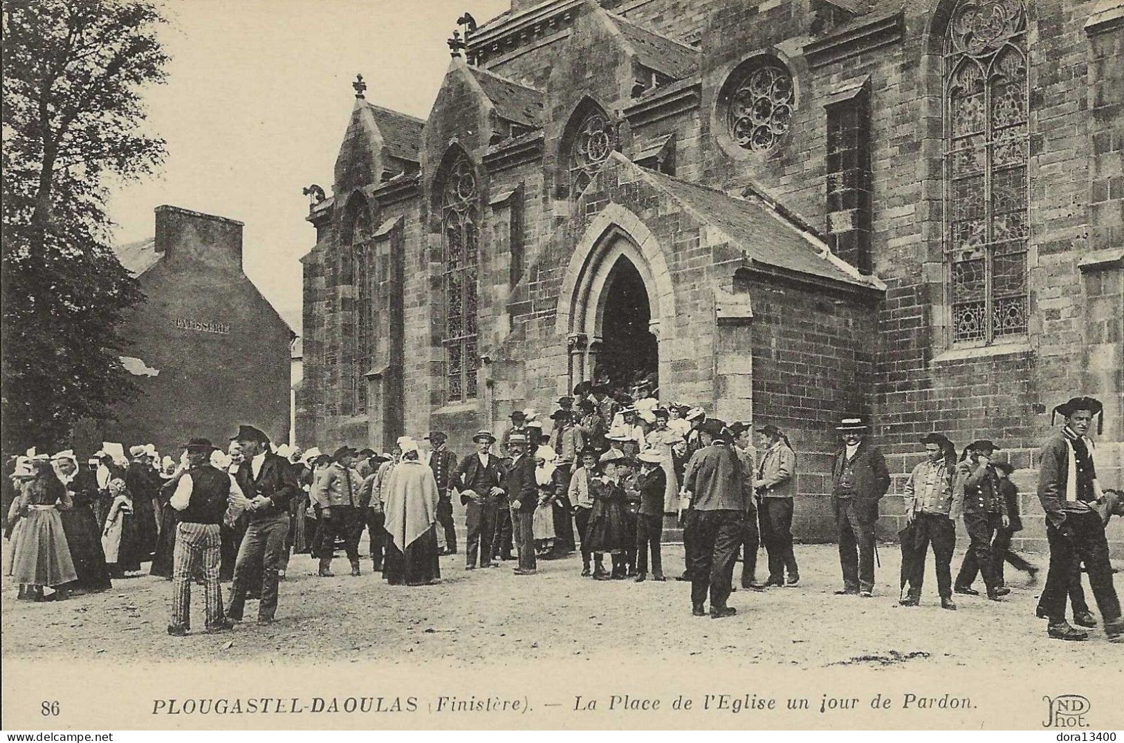 CPA29- PLOUGASTEL-DAOULAS- La Place De L'Eglise Un Jour De Pardon - Plougastel-Daoulas