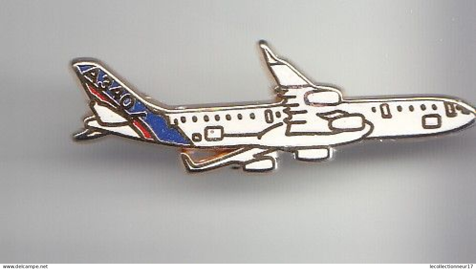 Pin's Avion Airbus  A340 Réf 5700 - Airplanes