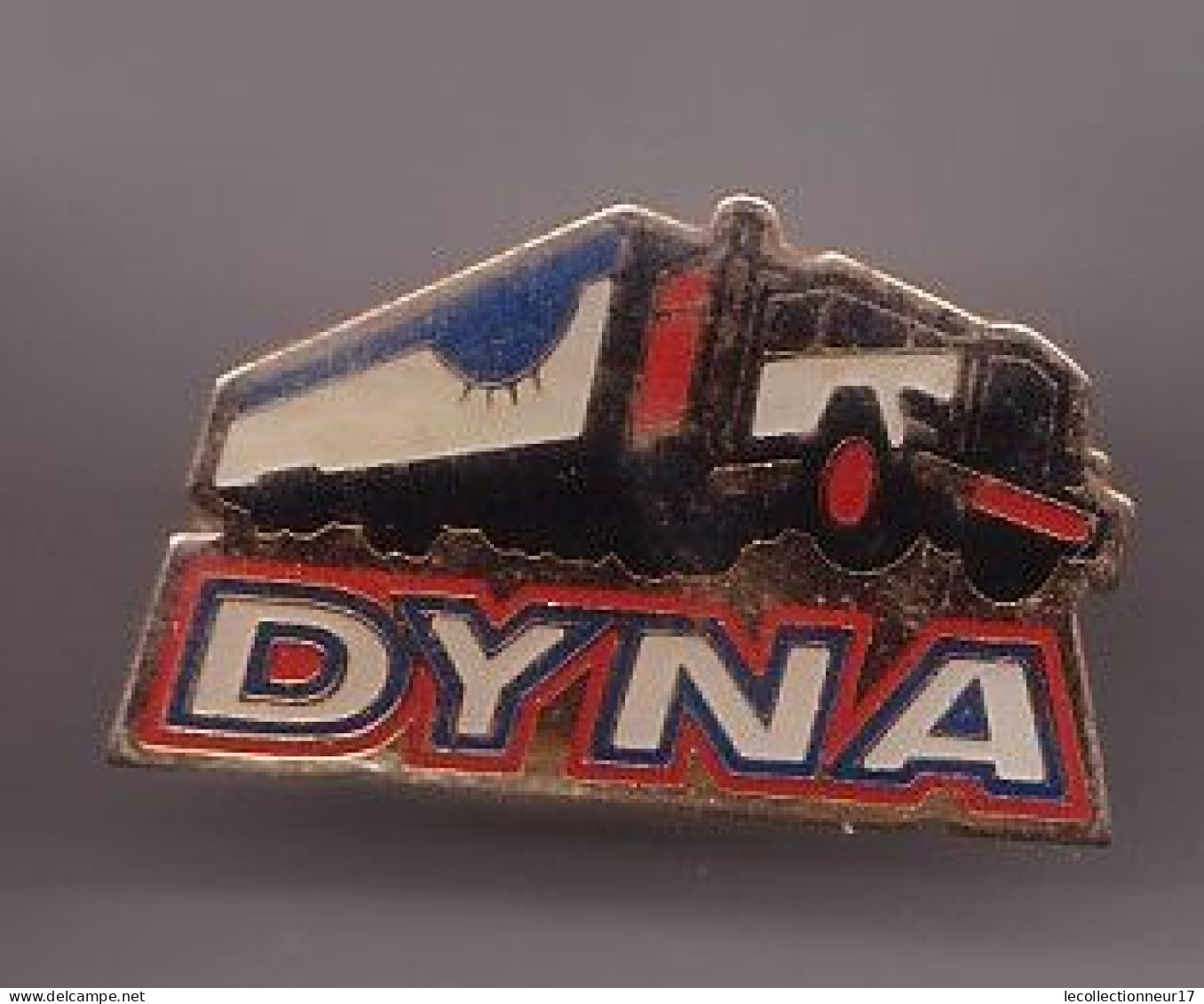 Pin's Dyna Camion Réf 637 - Transports