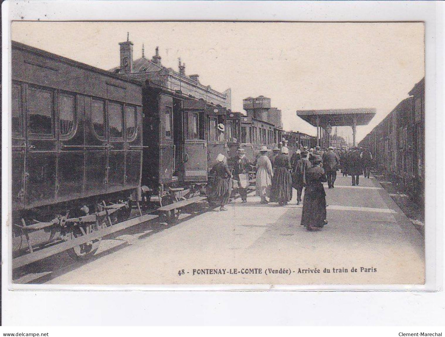 FONTENAY-le-COMTE: Arrivée Du Train De Paris - Très Bon état - Fontenay Le Comte