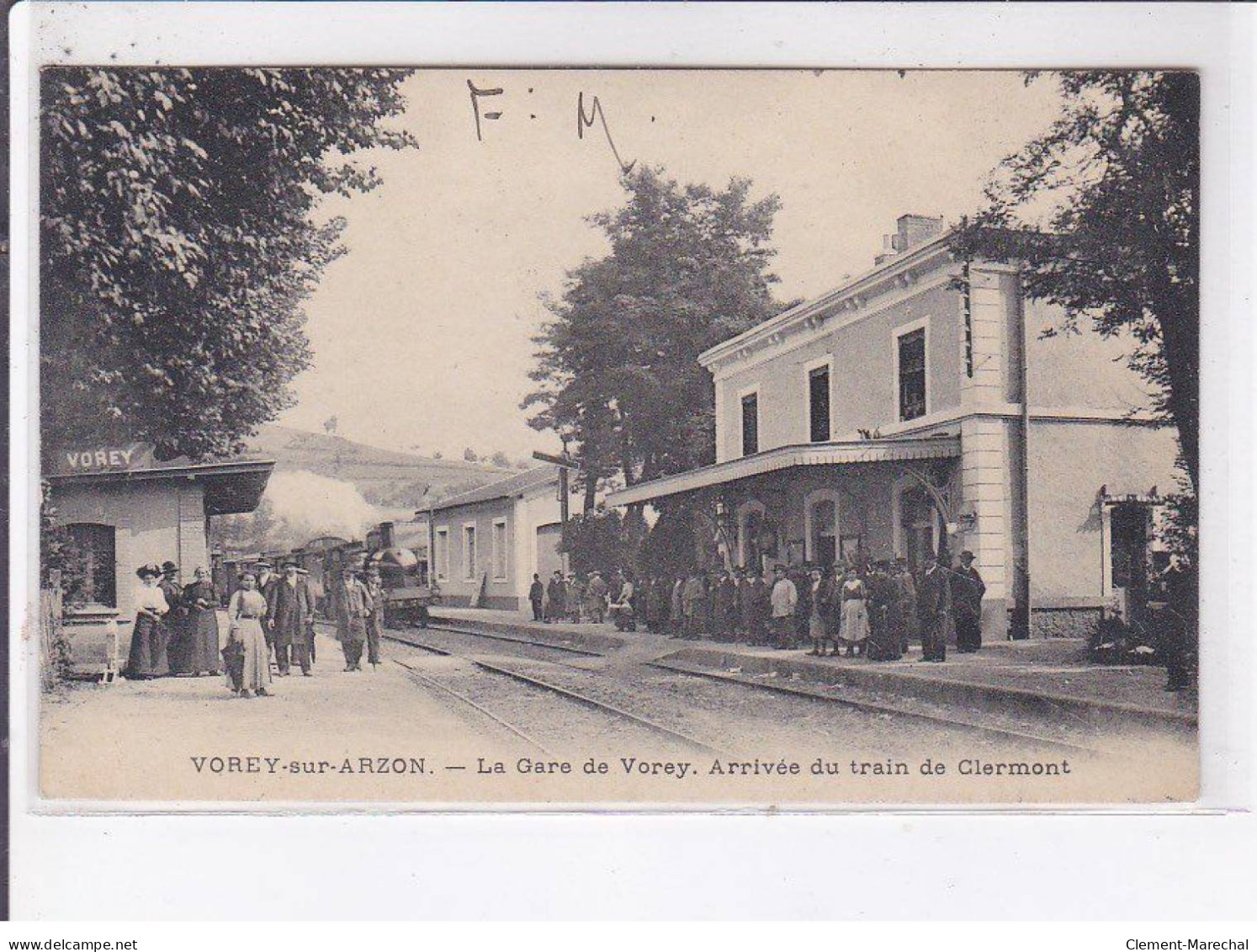 VOREY-sur-ARZON: La Gare De Vorey, Arrivée Du Train De Clermont - état - Autres & Non Classés