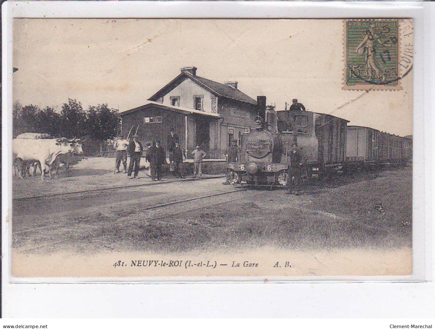 NEUVY-le-ROI: La Gare - état - Neuvy-le-Roi