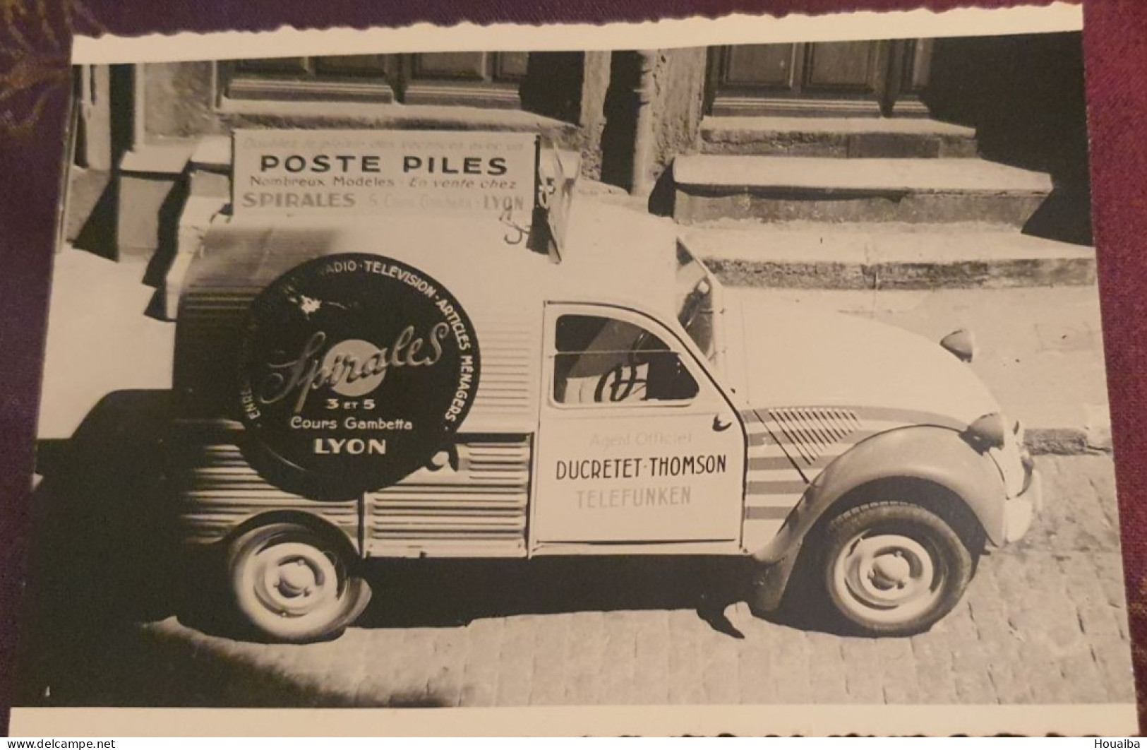 Carte Photo D Une 2cv Camionnette D Un Marchand De Télé Et Radio à Lyon (69) - Sonstige & Ohne Zuordnung