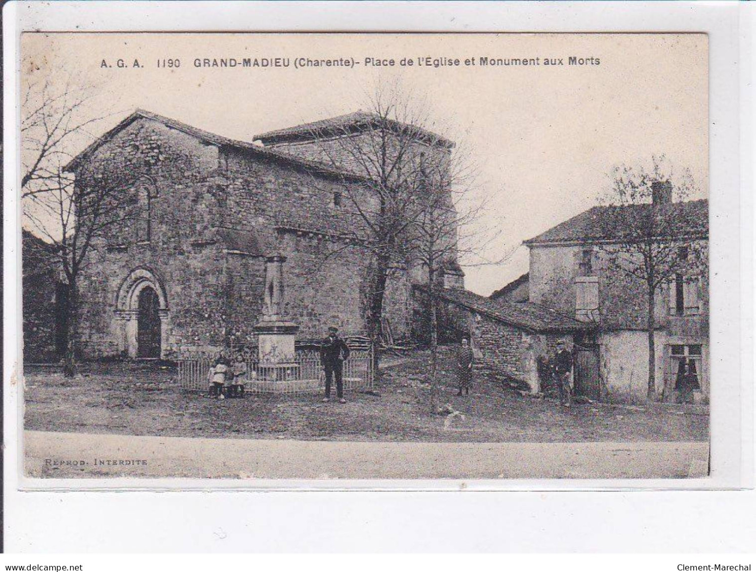 GRAND-MADIEU: Place De L'église Et Monument Aux Morts - Très Bon état - Other & Unclassified