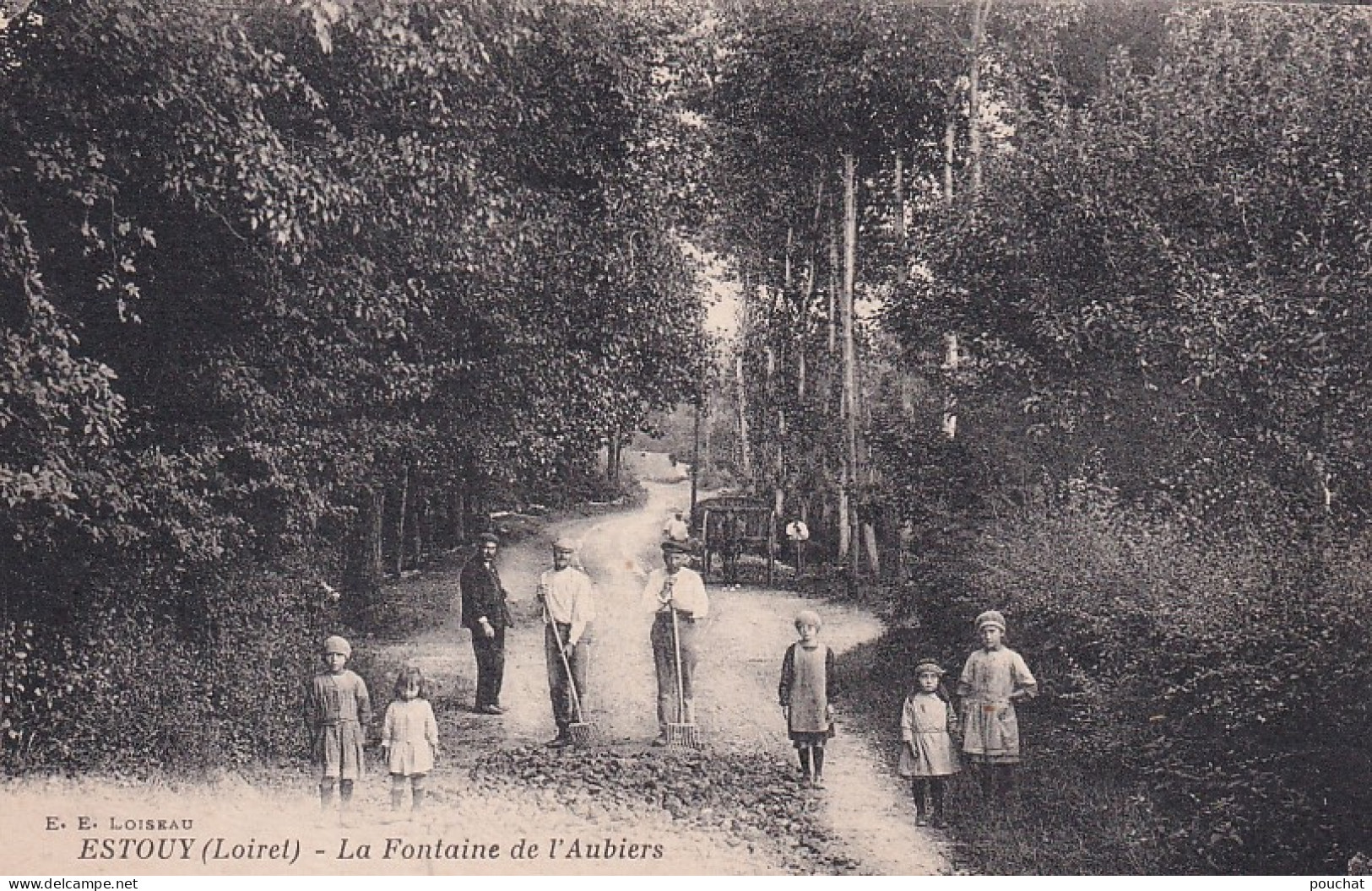 UR Nw-(45) ESTOUY - LA FONTAINE DE L'AUBIERS - ANIMATION - CANTONNIERS , ENFANTS - Autres & Non Classés