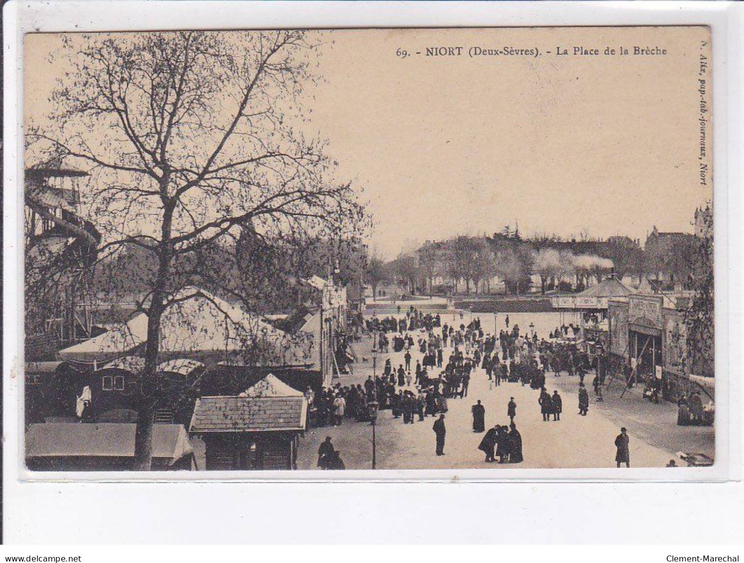 NIORT: La Place De La Brèche, Fête Foraine - état - Niort