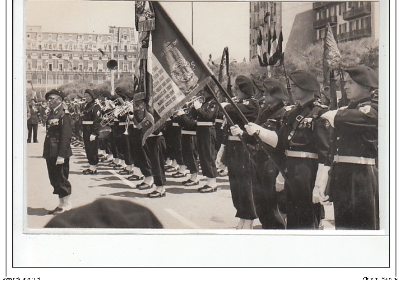 BIARRITZ : Lot De 7 Photos Format Cartes Photos D'un Défilé Militaire Vers 1945 - Très Bon état - Biarritz