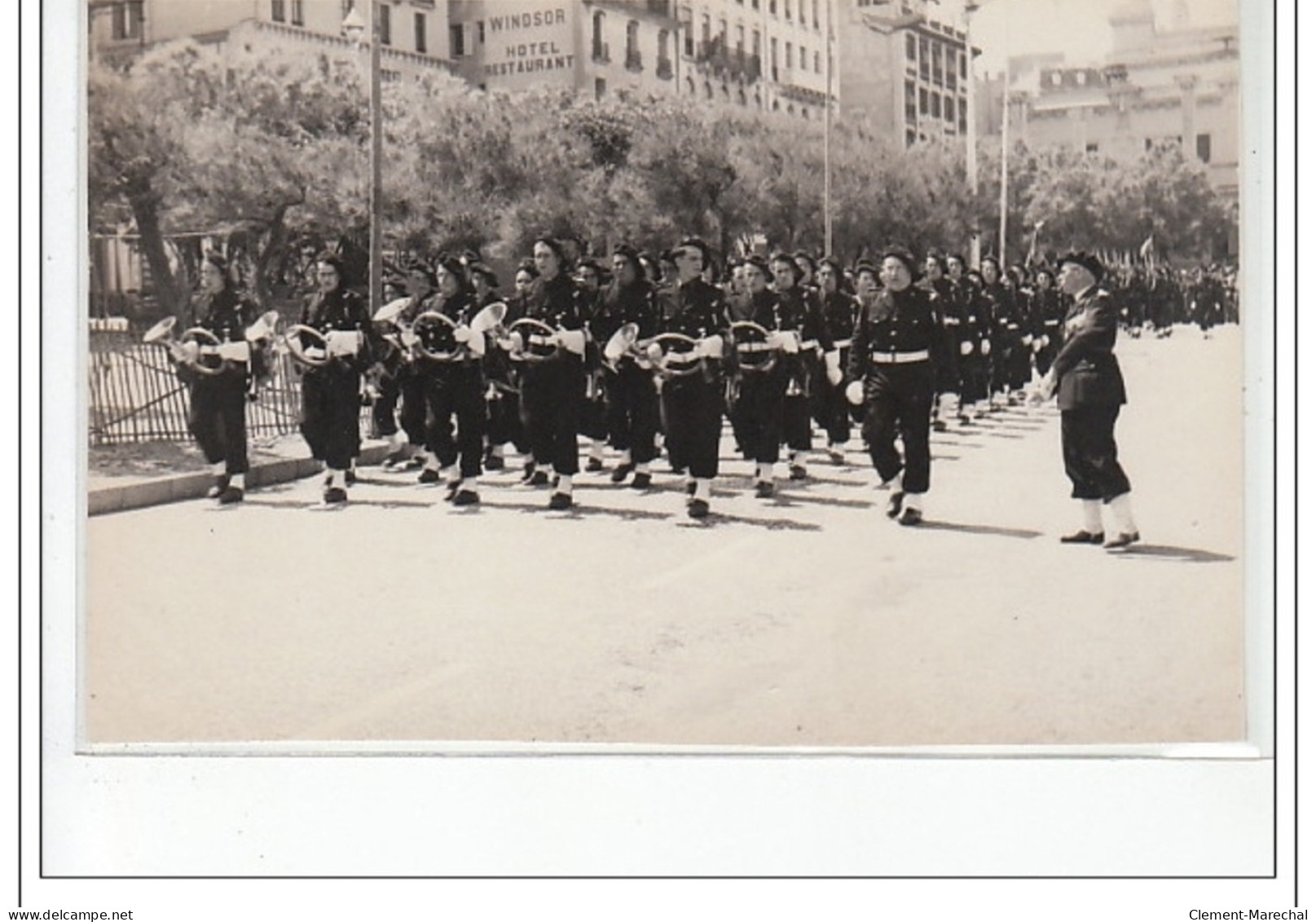 BIARRITZ : Lot De 7 Photos Format Cartes Photos D'un Défilé Militaire Vers 1945 - Très Bon état - Biarritz